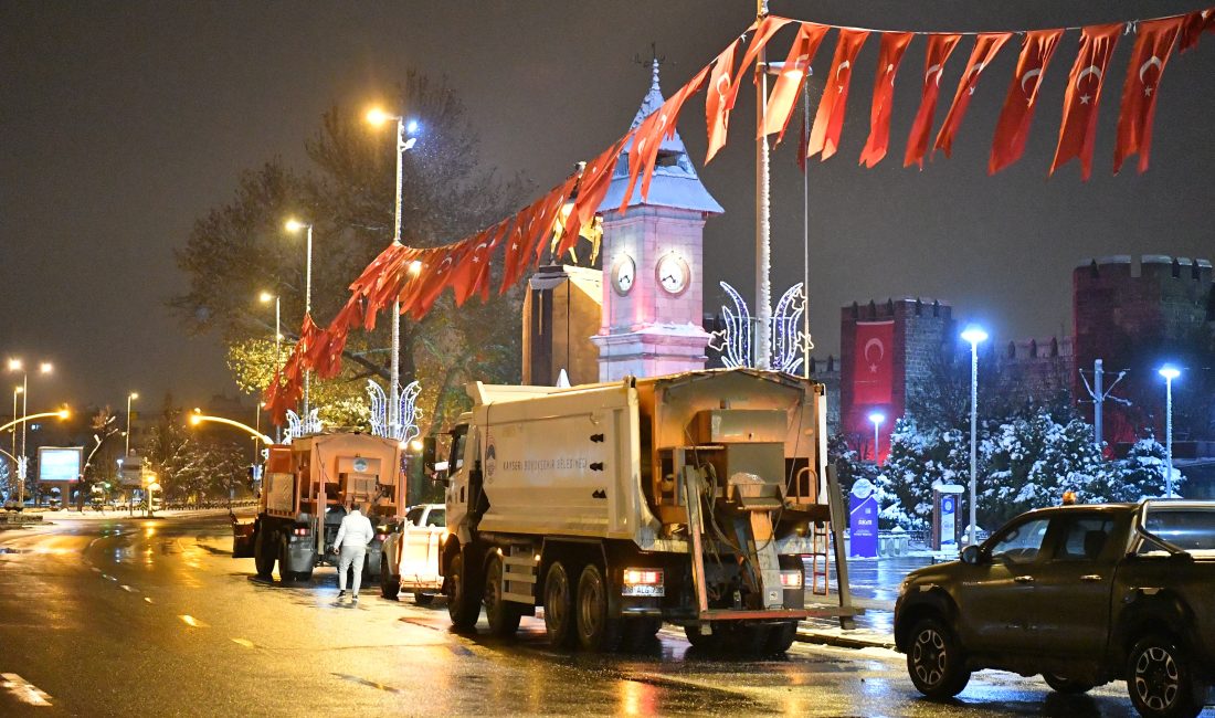 KAYSERİ (AA) – Kayseri Büyükşehir Belediyesi ekipleri, kent merkezinde 80
