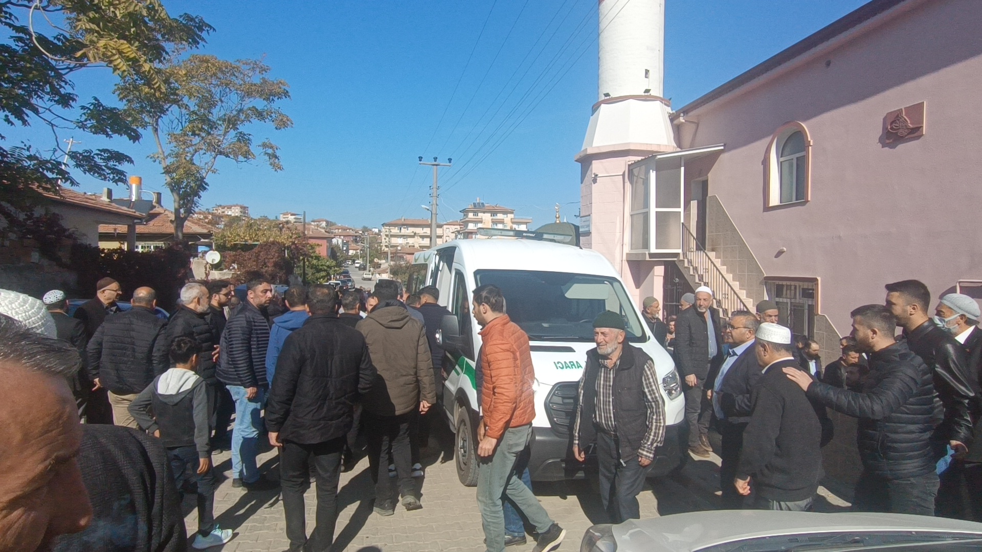 KIRIKKALE (AA) – Kırıkkale'de bazayla yataklı karyola arasına sıkışıp hayatını