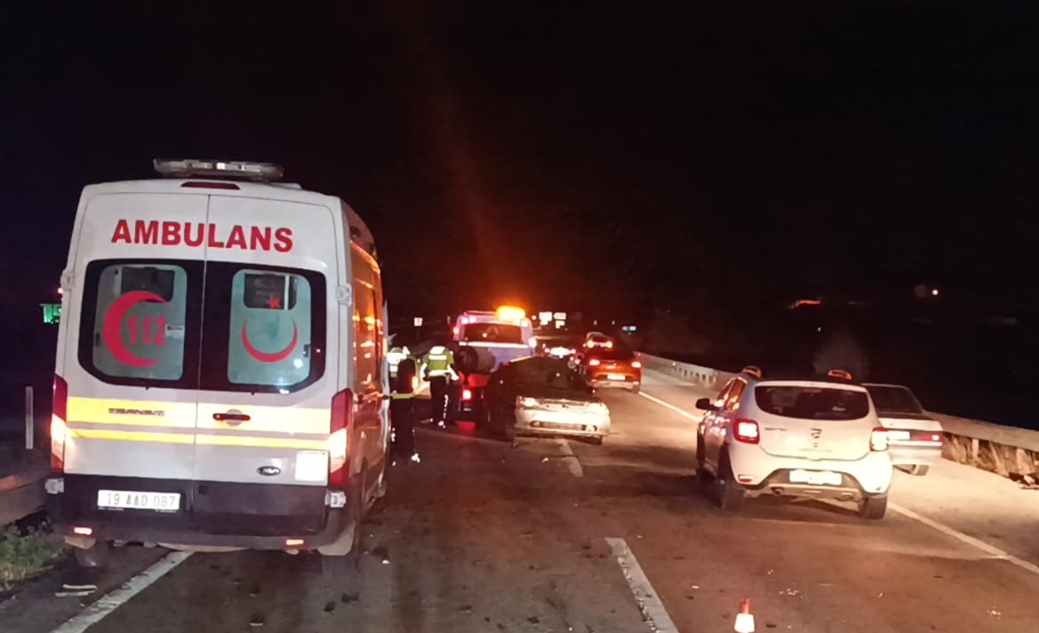 KIRIKKALE (AA) – Kırıkkale'de ambulans ve iki otomobilin karıştığı kazada