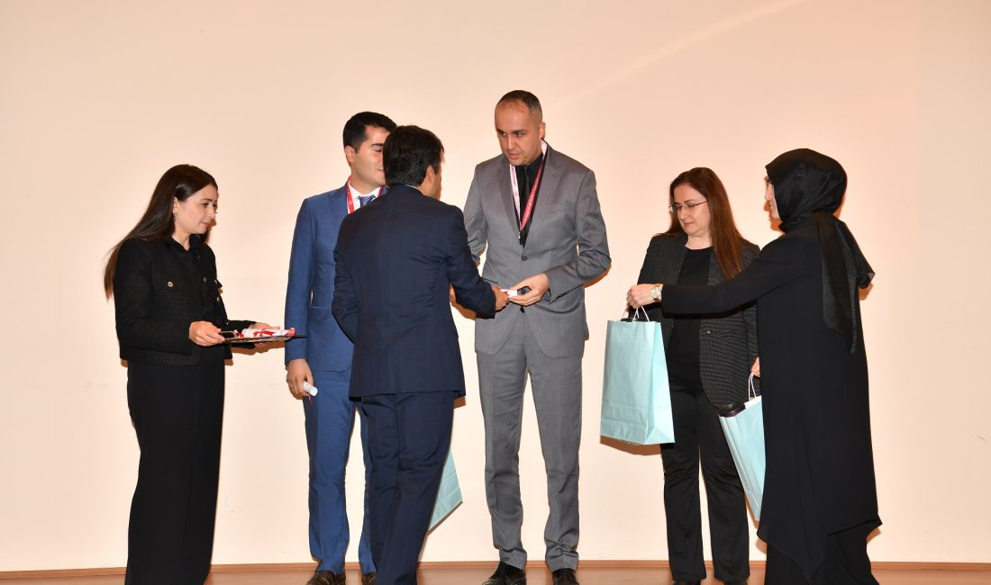 KIRŞEHİR (AA) – Kırşehir Valisi Murat Sefa Demiryürek, aldıkları kurs