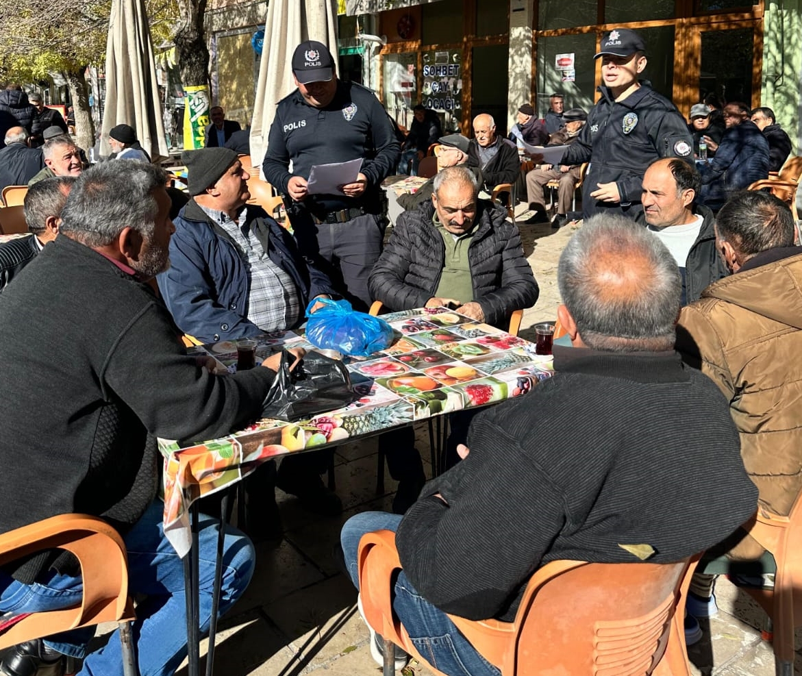 KIRŞEHİR (AA) – Kırşehir'in Mucur ilçesinde polis ekipleri, dolandırıcılık olaylarına