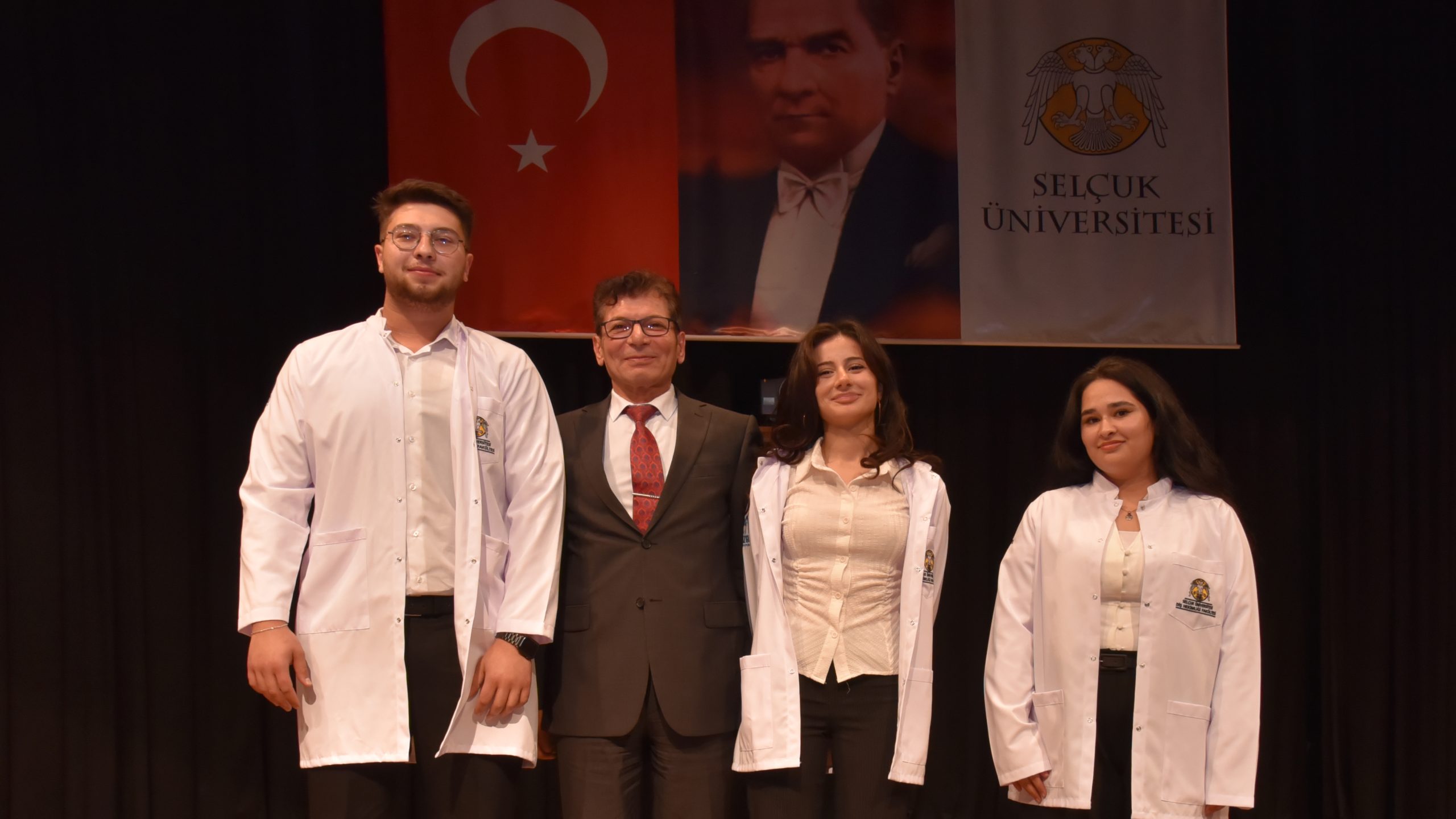 KONYA (AA) – Selçuk Üniversitesi'nde "Beyaz önlük" töreni düzenlendi. Selçuk