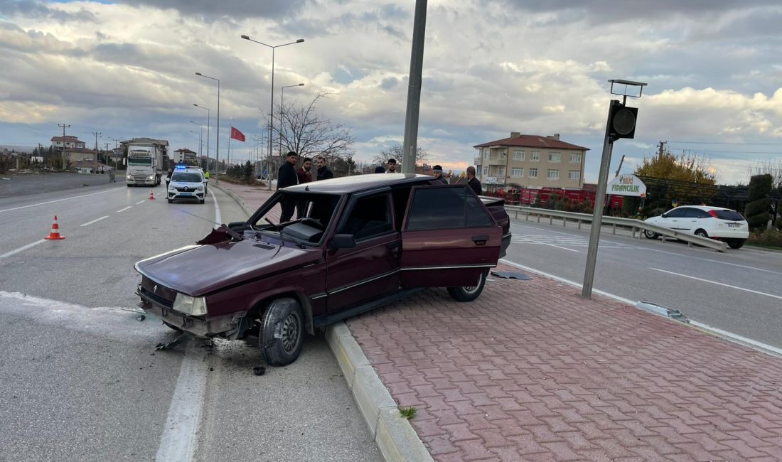 KONYA (AA) – Konya'nın Kulu ilçesinde aracıyla refüje çarparak yaralanan