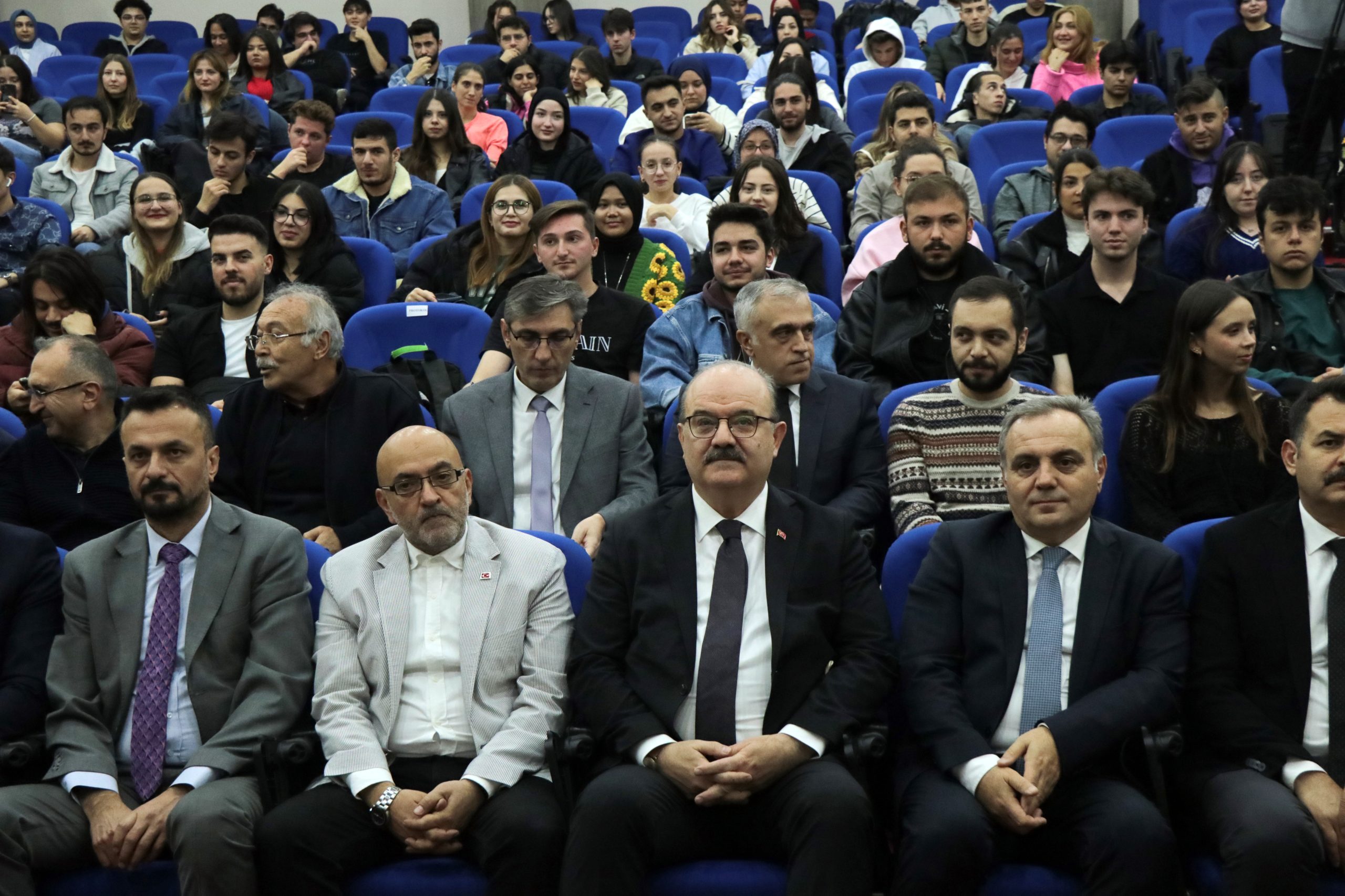 - "Dünyada tanınmış en meşhur gazetelerde, televizyonlarda sessiz sedasız dolaylı
