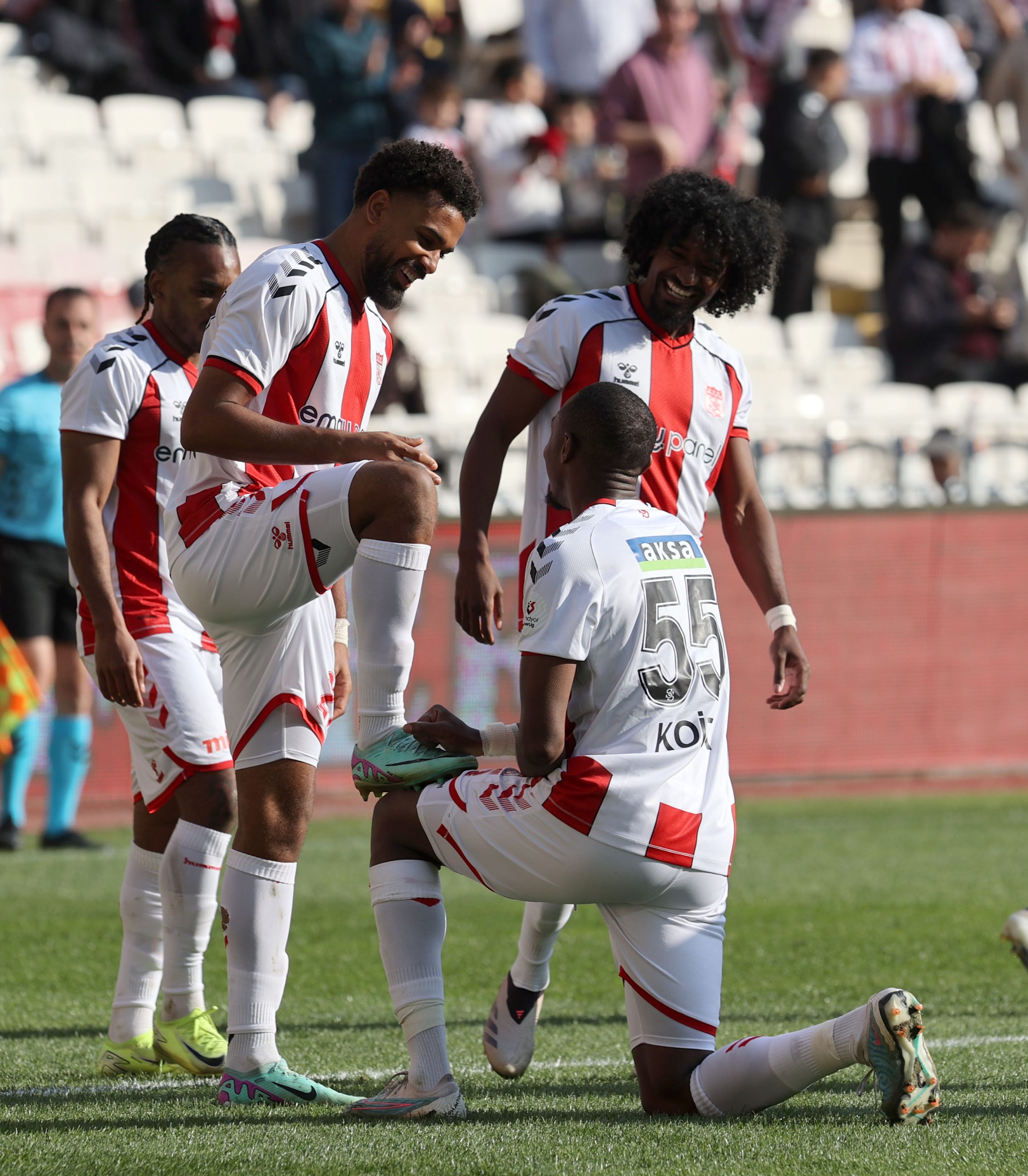 - Net Global Sivasspor: 0 - Çaykur Rizespor: 1 (İlk