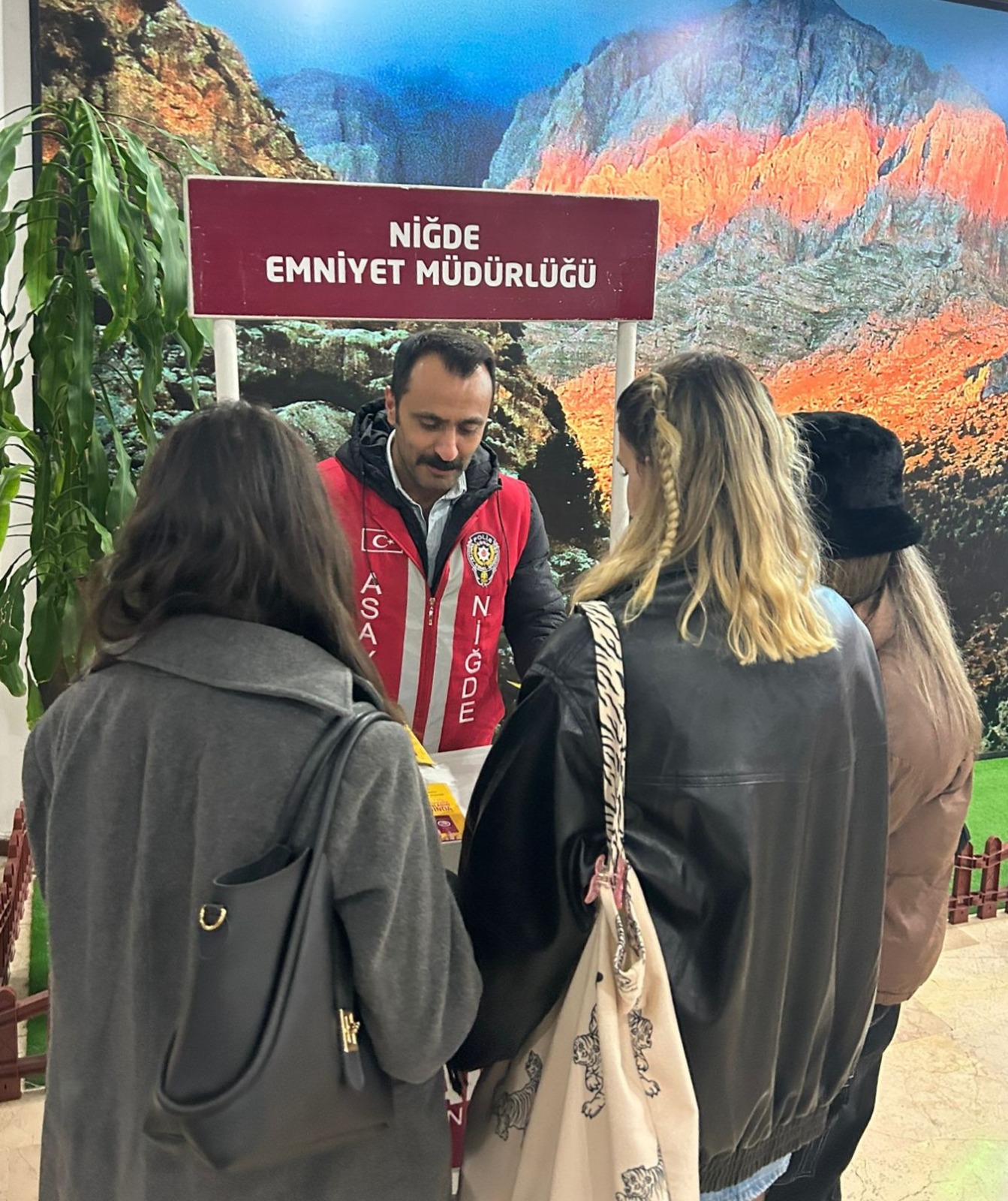 NİĞDE (AA) – Niğde Emniyet Müdürlüğü tarafından vatandaşlara aile içi