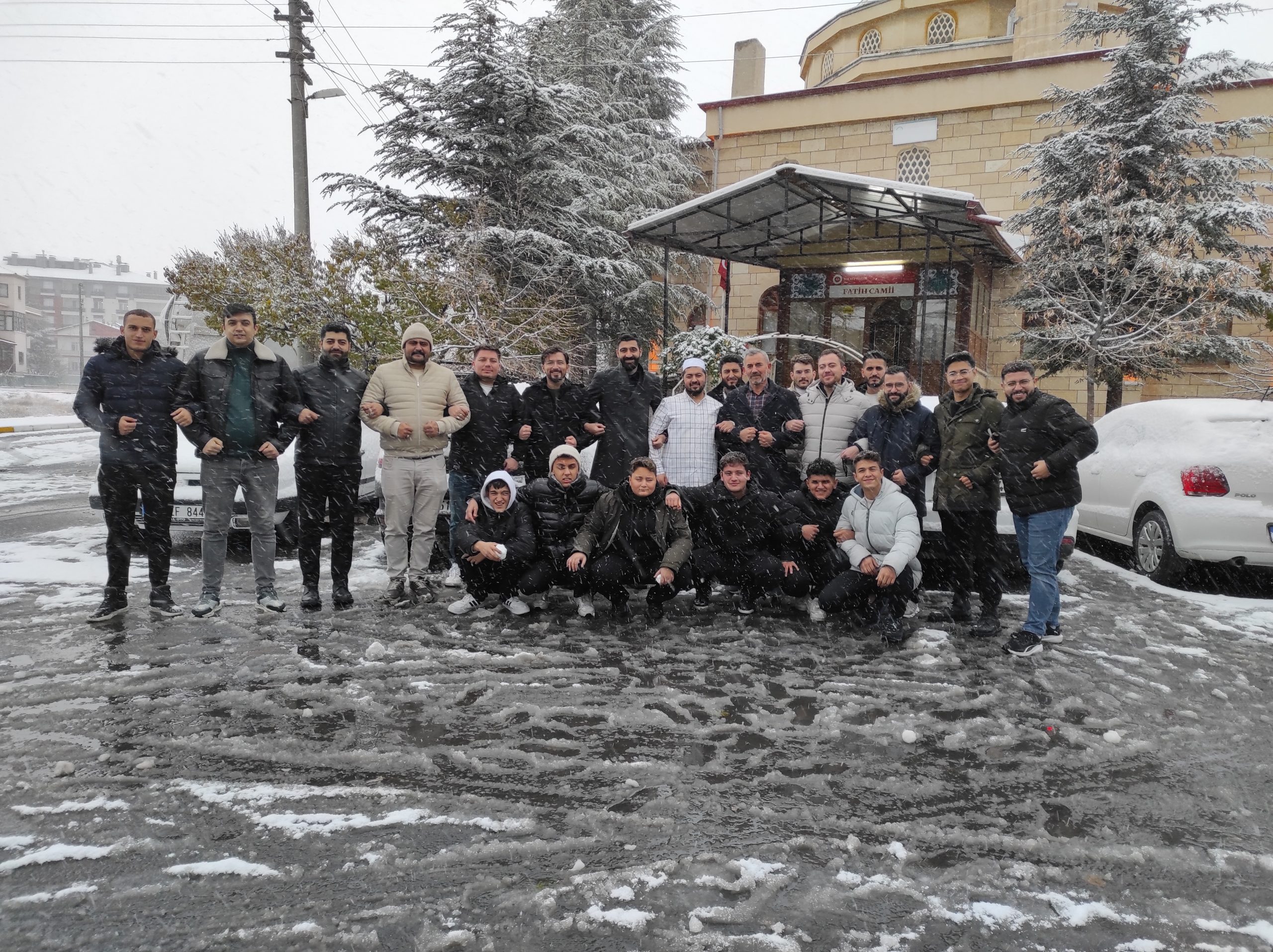 NİĞDE (AA) – Niğde'nin Bor ilçesinde gençler, Sabah Namazı Buluşmaları
