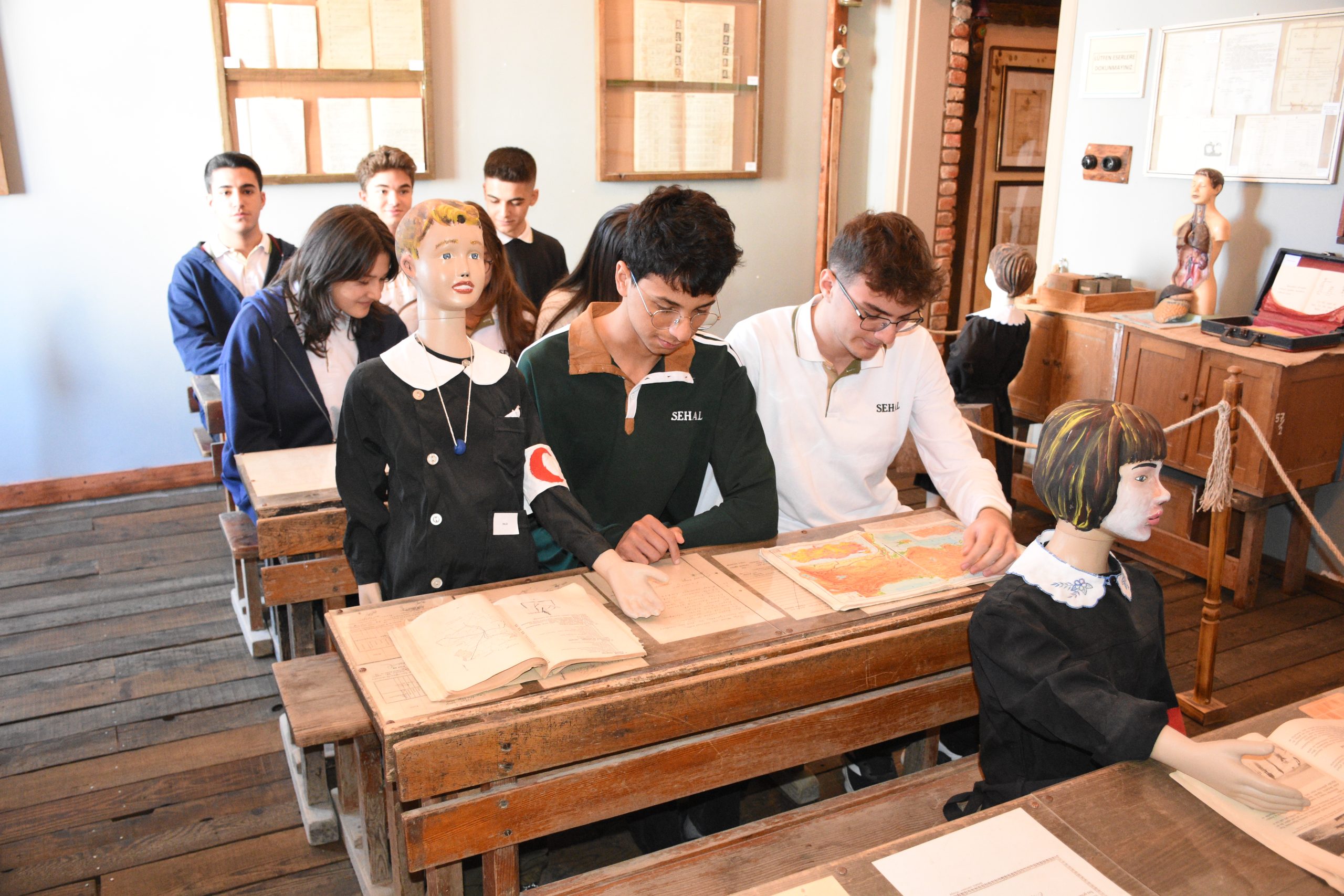 - Lisede geçen yıl öğretmen, öğrenci ve velilerin katkılarıyla kurulan