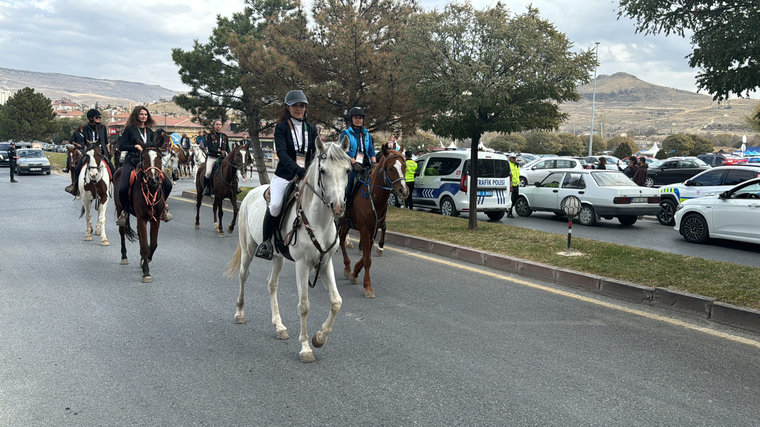 NEVŞEHİR (AA) – Nevşehir'in Ürgüp ilçesinde ilki düzenlenen "At Festivali"