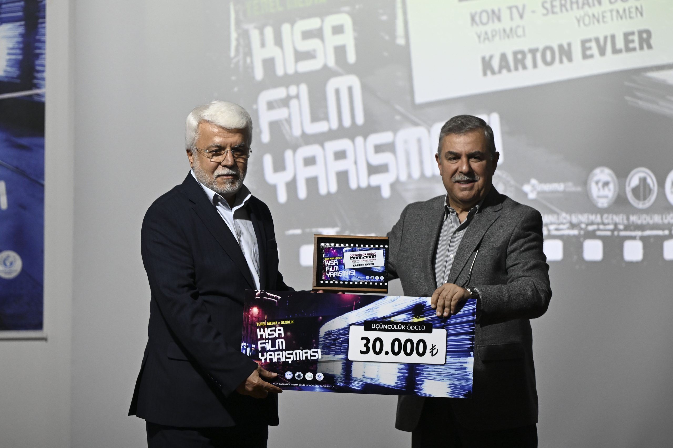 - Yarışmada, "Mustafa Abide Su Var" filmiyle birinci olan Selim