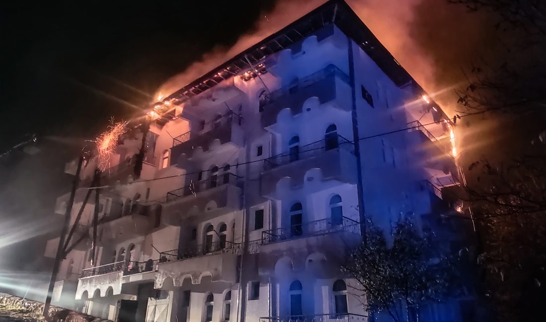 YOZGAT (AA) – Yozgat'ın Aydıncık ilçesinde bir apartmanın çatısında çıkan
