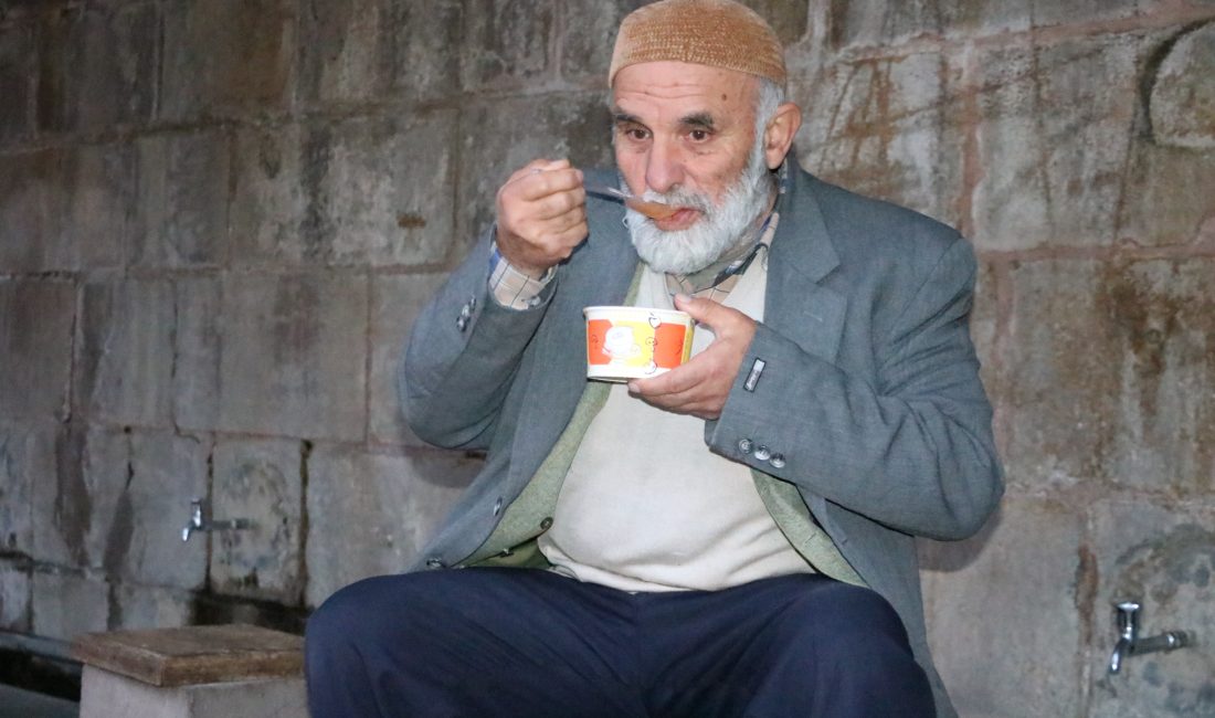 YOZGAT (AA) – Yozgat’ta çay ocağı işleten Abdülmelik Tuncay Özentürk,