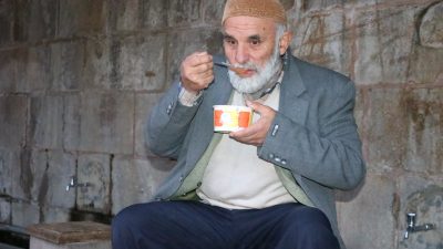YOZGAT (AA) – Yozgat’ta çay ocağı işleten Abdülmelik Tuncay Özentürk,