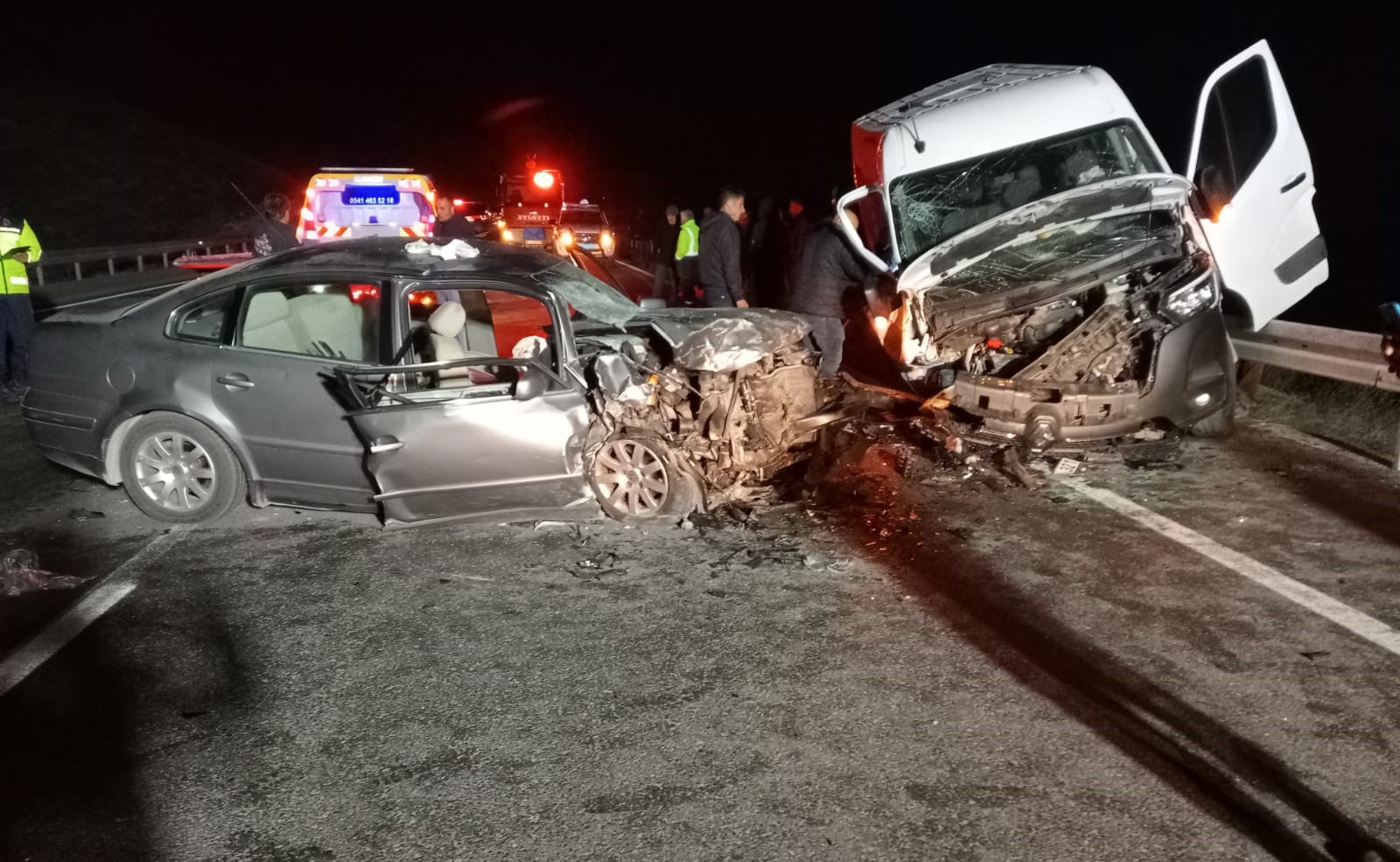 YOZGAT (AA) – Yozgat'ın Çekerek ilçesinde minibüs ile otomobilin çarpışması