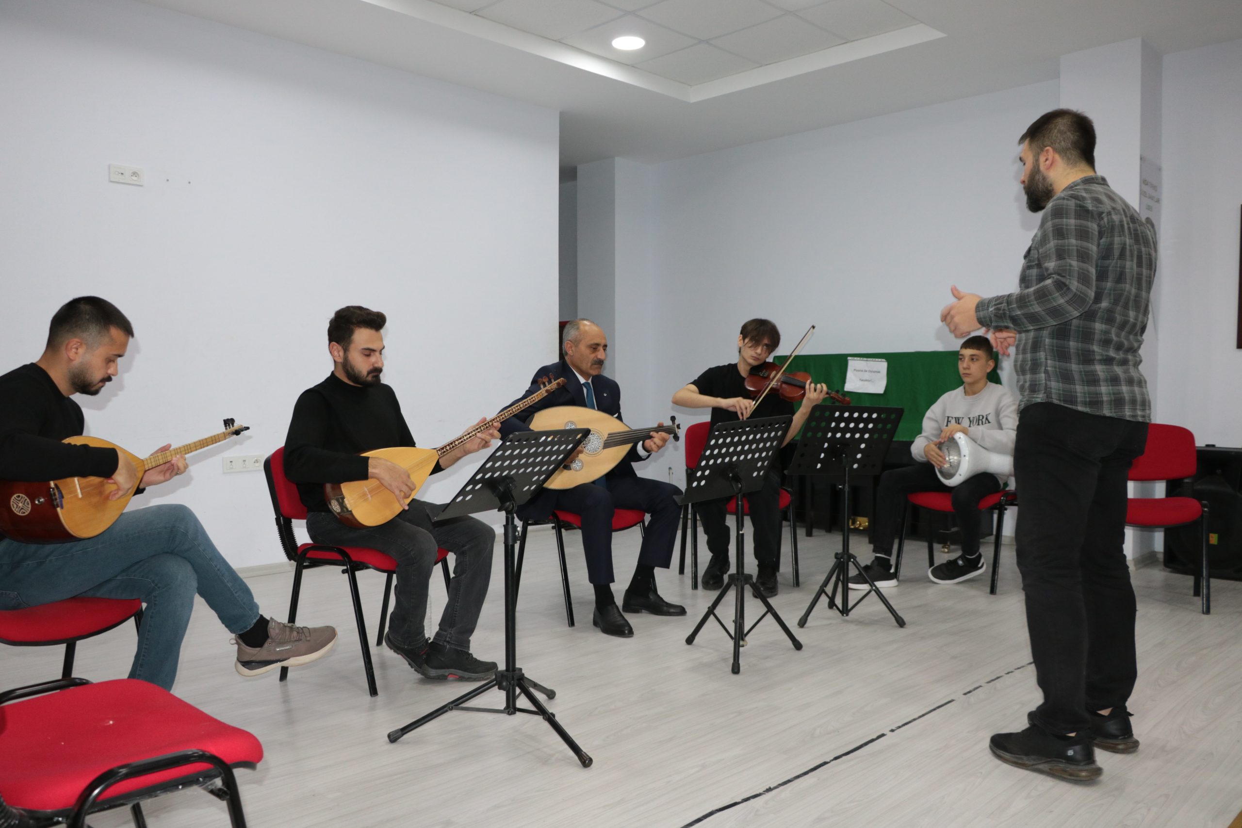 YOZGAT (AA) – Yozgat'ta öğretmenlerden oluşan koro, 24 Kasım Öğretmenler