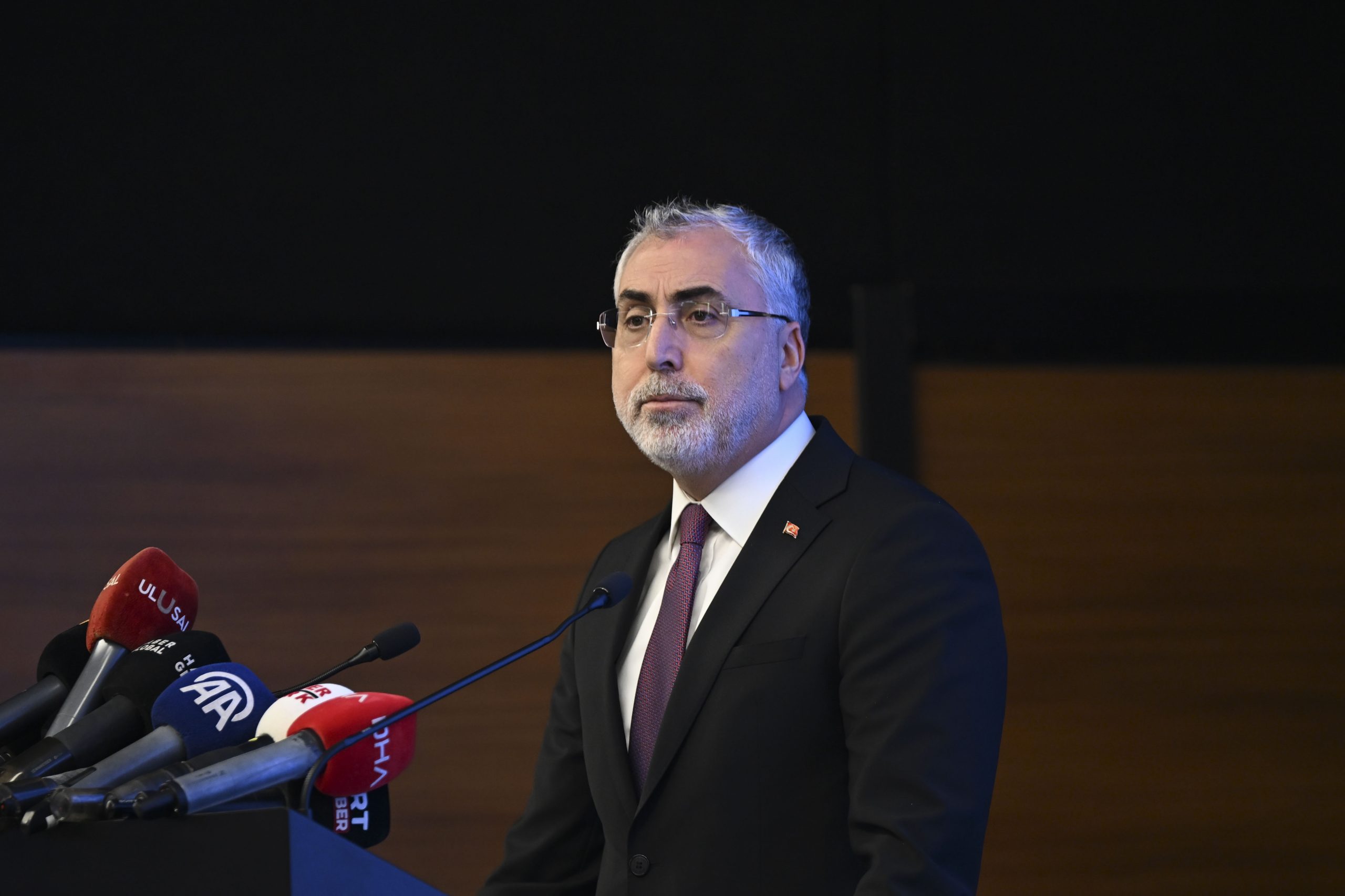 ANKARA (AA) – Çalışma ve Sosyal Güvenlik Bakanı Vedat Işıkhan,