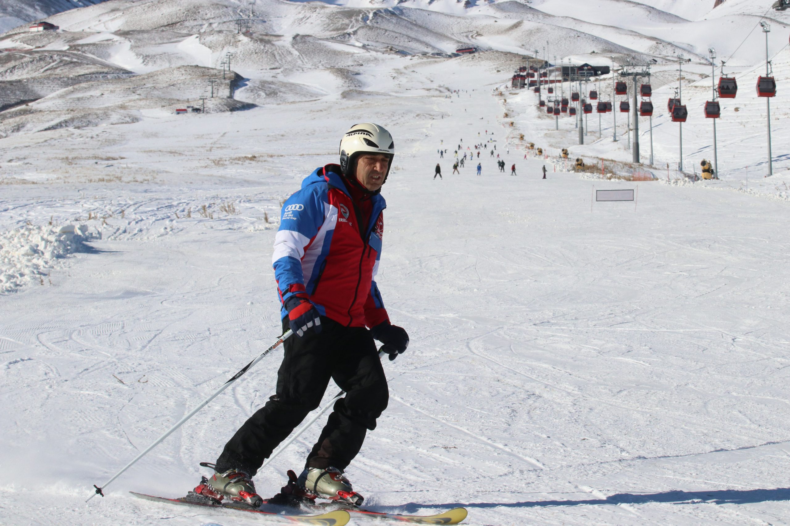 KAYSERİ (AA) – Türkiye'nin önemli kayak merkezlerinden Erciyes Kış Sporları