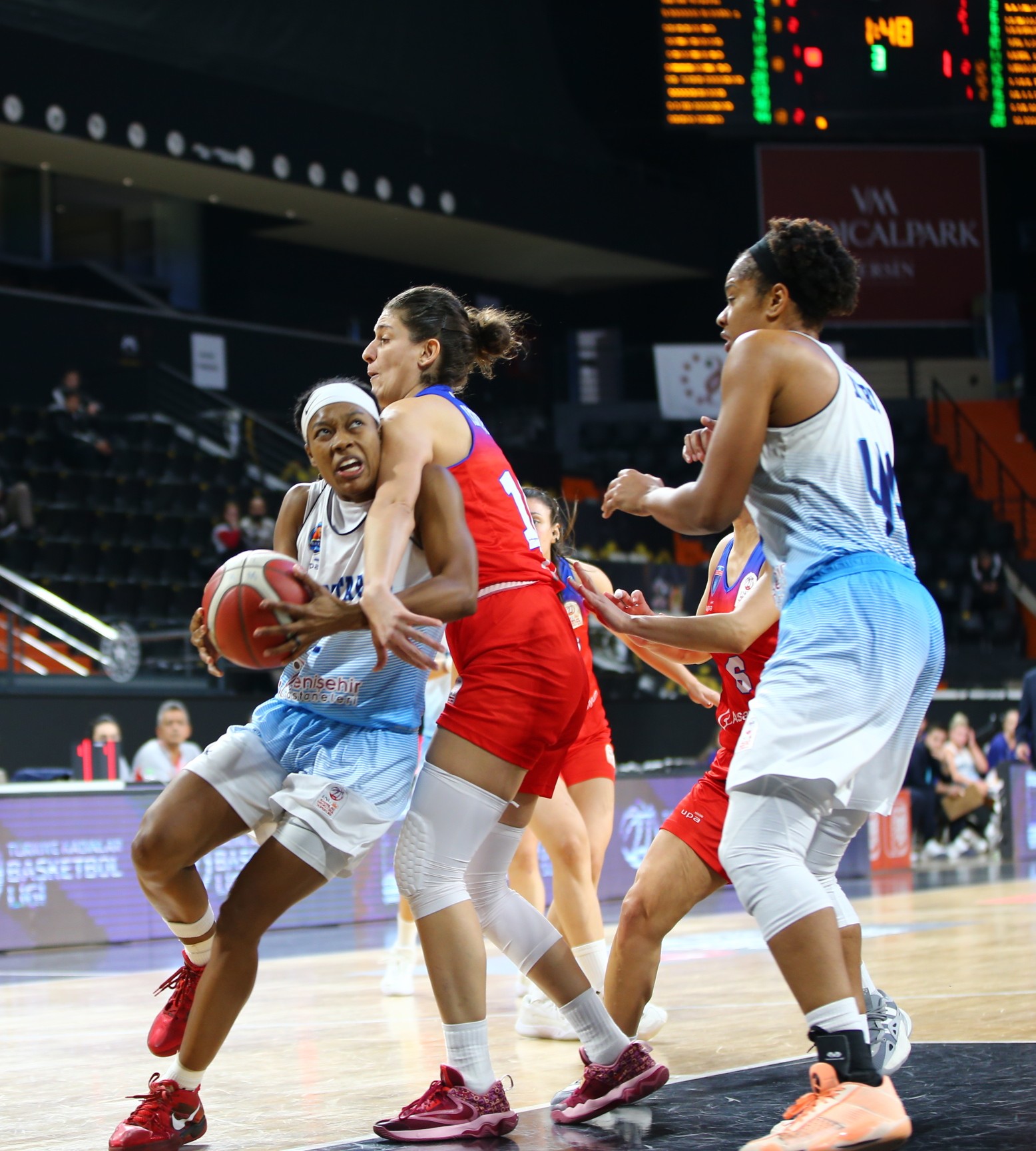 - İlkem Yapı Tarsus Spor: 83 - BOTAŞ: 81