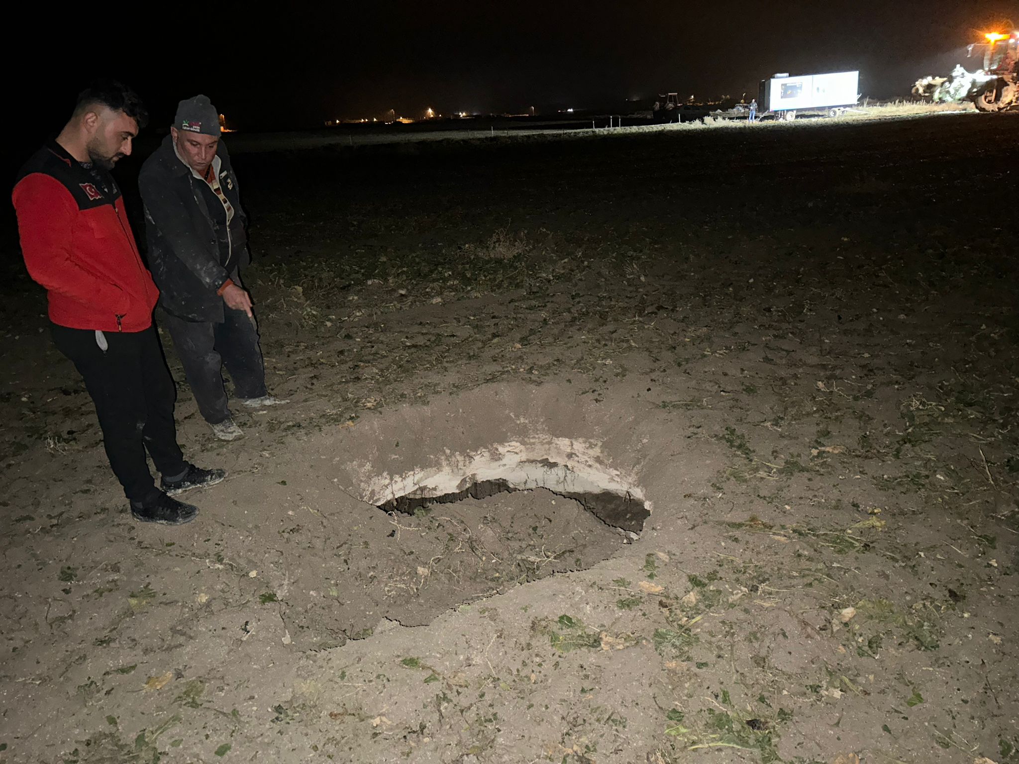 KONYA (AA) – Konya'nın Karapınar ilçesinde pancar hasadı sırasında tarlada