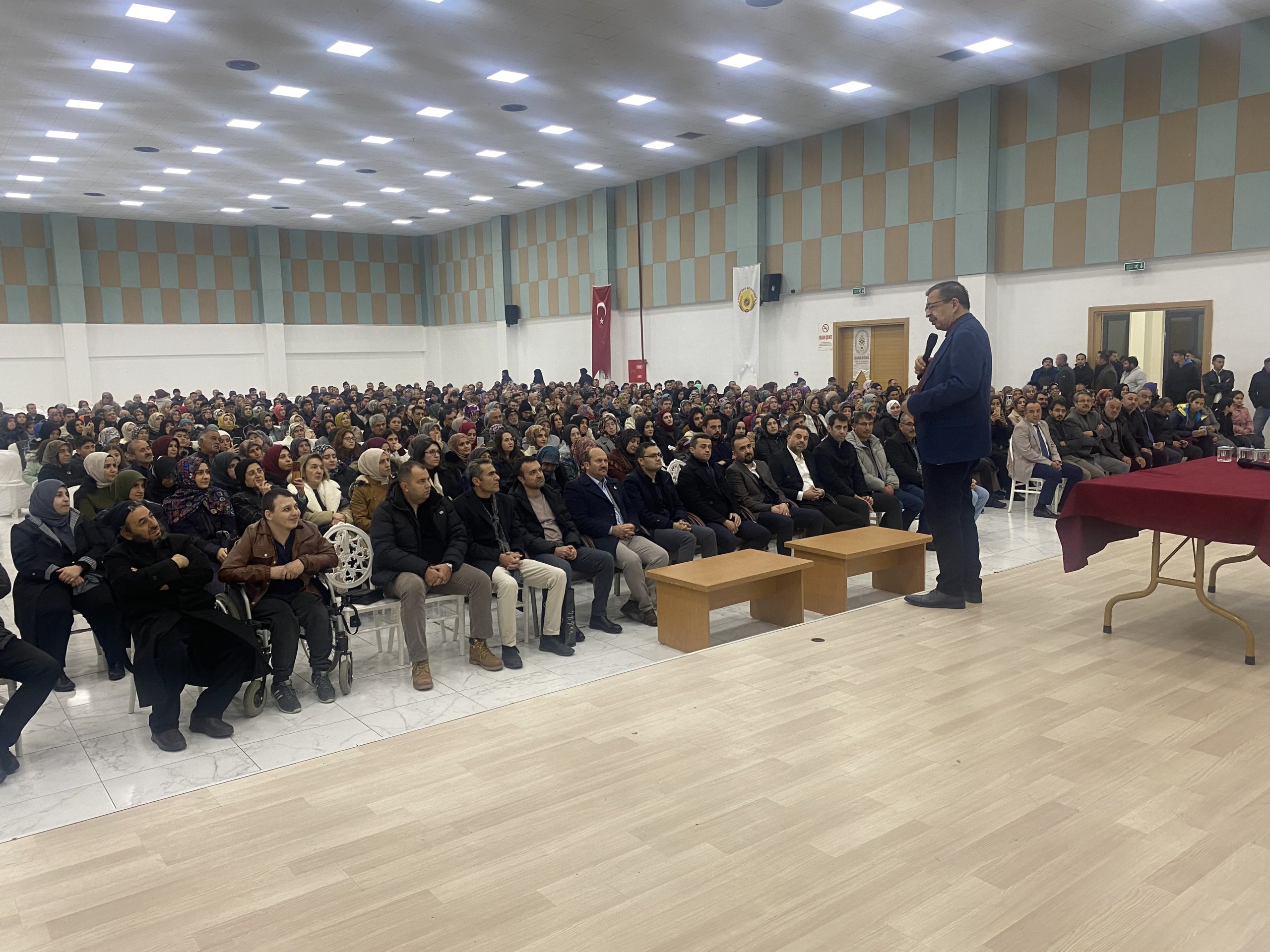 KONYA (AA) – Konya'nın Sarayönü ilçesinde, yazar Hayati İnanç "Aile