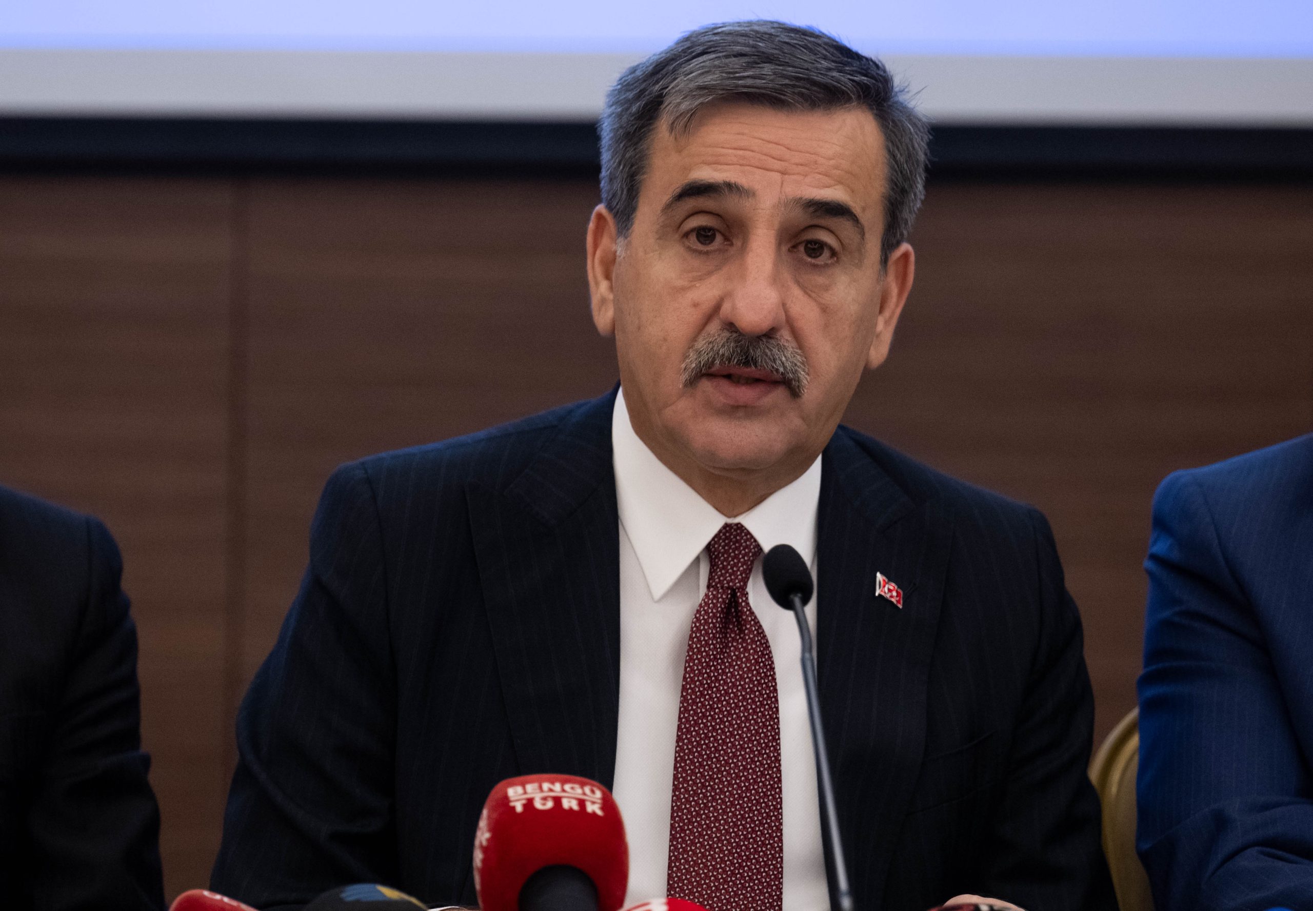 ANKARA (AA) – Türkiye Kamu-Sen Genel Başkanı Önder Kahveci, "Memur