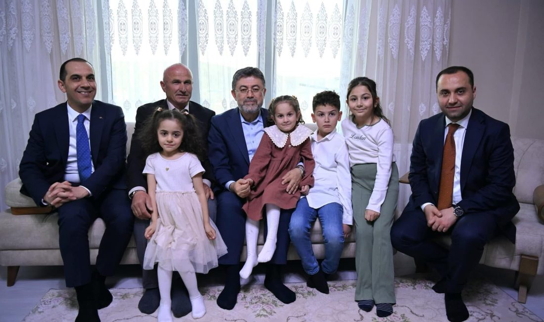 Bakan Yumaklı Akçavakıf Köyünde bir ailenin iftar sofrasında yer aldı.