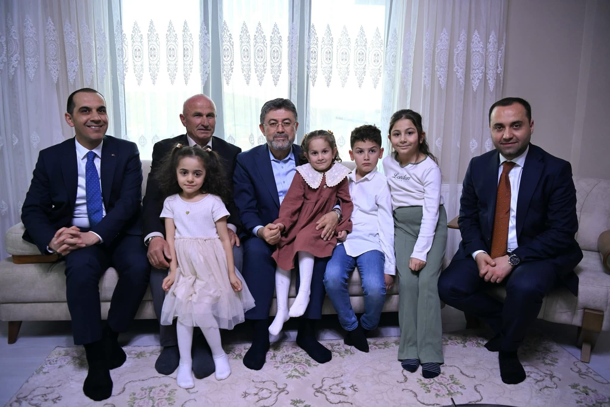 Bakan Yumaklı Akçavakıf Köyünde bir ailenin iftar sofrasında yer aldı.