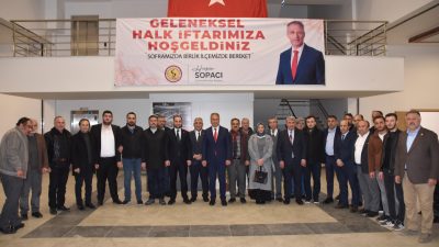 Çerkeş Belediyesi’nin düzenlediği geleneksel halk iftarına yaklaşık 3 bin kişi