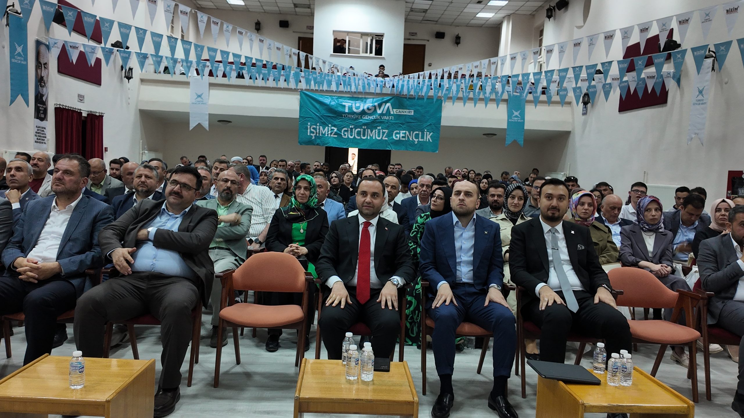 TÜGVA'da bir dönem daha Batuhan DİNLEMEZ başkanlığa seçildi.