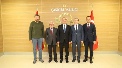 Ayrılık gözleredir, gönül zamansız ve mekânsızdır.