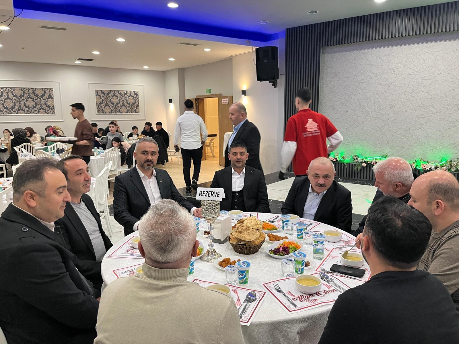 Tuzlulular 700 Kişilik İftar Programı Düzenlendi