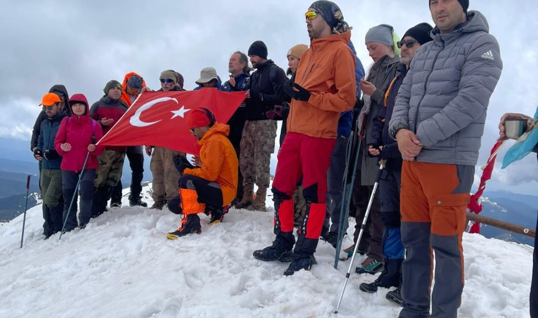 Gençlik Haftası’nda Ilgaz Dağı Zirvesi Geçildi!
Çankırı Dağcılık Spor Kulübü’nün yıllık