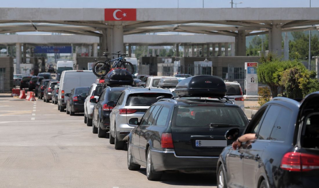 Yaz tatilini ve yıllık izinlerini Türkiye'de geçirmek isteyen gurbetçilerin yurda