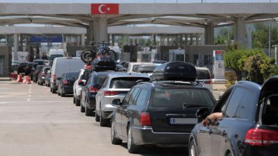 Yaz tatilini ve yıllık izinlerini Türkiye'de geçirmek isteyen gurbetçilerin yurda