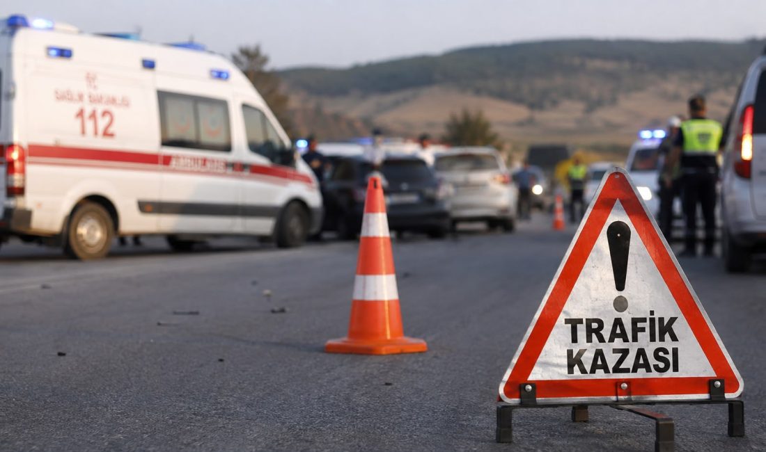 Çankırı-Ankara kara yolu Kızılırmak kavşağı mevkisinde iki hafif ticari aracın