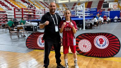 Sivas’ta düzenlenen U-13 Türkiye Ferdi Boks Şampiyonası’nda mücadele eden Çankırılı