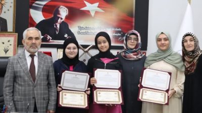 Çankırı’da hafızlık eğitimlerini tamamlayarak Diyanet İşleri Başkanlığının sınavında başarılı olan