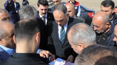 Çankırı Valisi Hüseyin Çakırtaş, beraberindeki heyetle köy ziyaretleri gerçekleştirerek vatandaşların