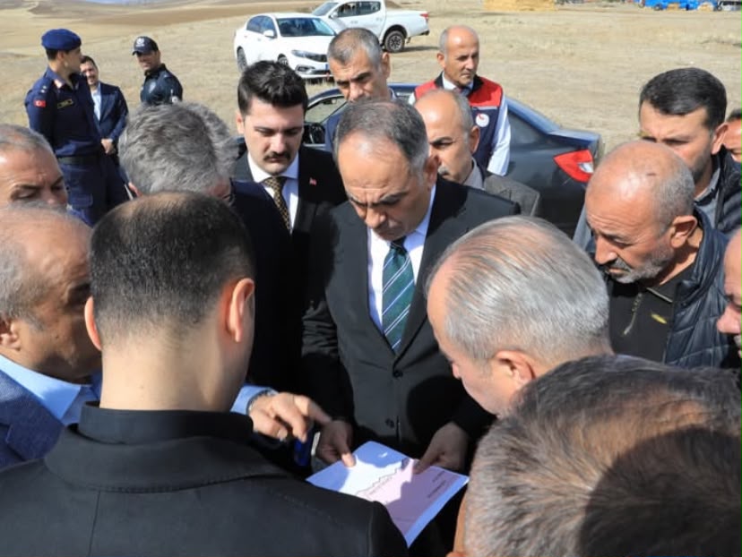 Çankırı Valisi Hüseyin Çakırtaş, beraberindeki heyetle köy ziyaretleri gerçekleştirerek vatandaşların