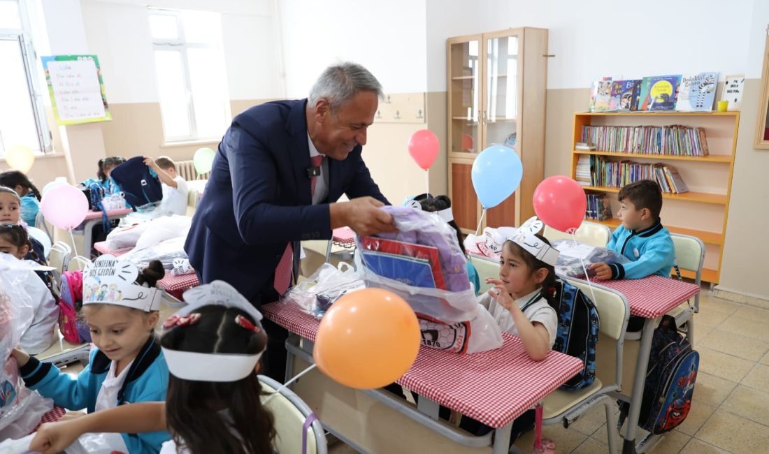 Çerkeş Belediyesi, yeni eğitim-öğretim yılının ilk gününde ilçedeki tüm öğrencileri