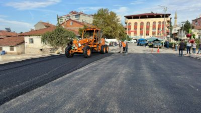 Eldivan Belediyesi, altyapı çalışmaları tamamlanan güzergâhlarda sıcak asfalt serim seferberliği