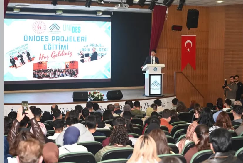 ÇAKÜ, ÜNİDES’in 7. dönem başvuruları öncesinde düzenlediği eğitimle öğrencilerin proje