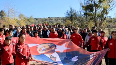  Çankırı’da bu yıl 17’ncisi düzenlenen İstiklal Yolu Yürüyüşü’ne öğrenciler,