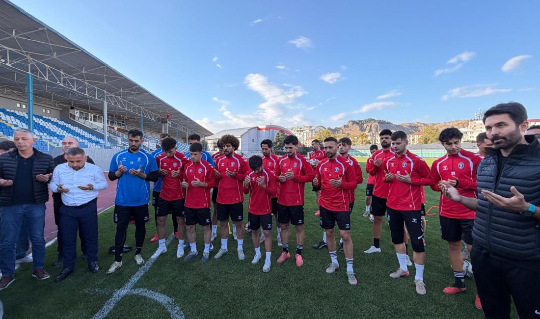 Çankırı FK yönetimi ve futbolcular, yeni sezon öncesi Atatürk Stadı’nda